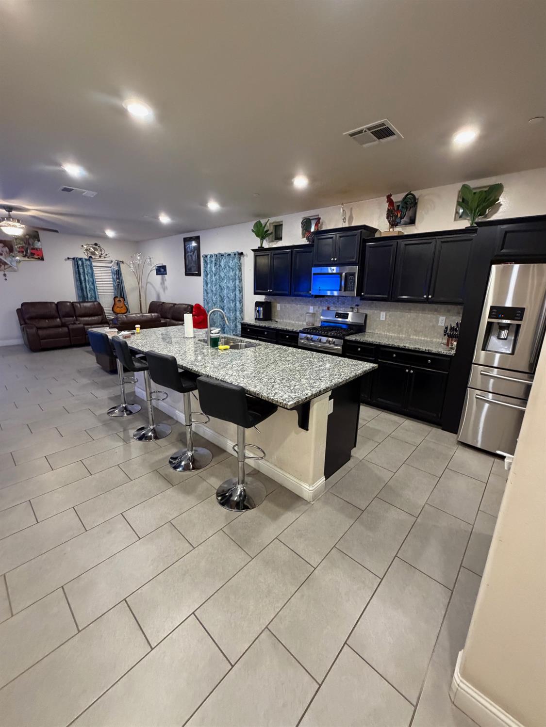 1616 N Delbert Ave, Fresno, CA 93722