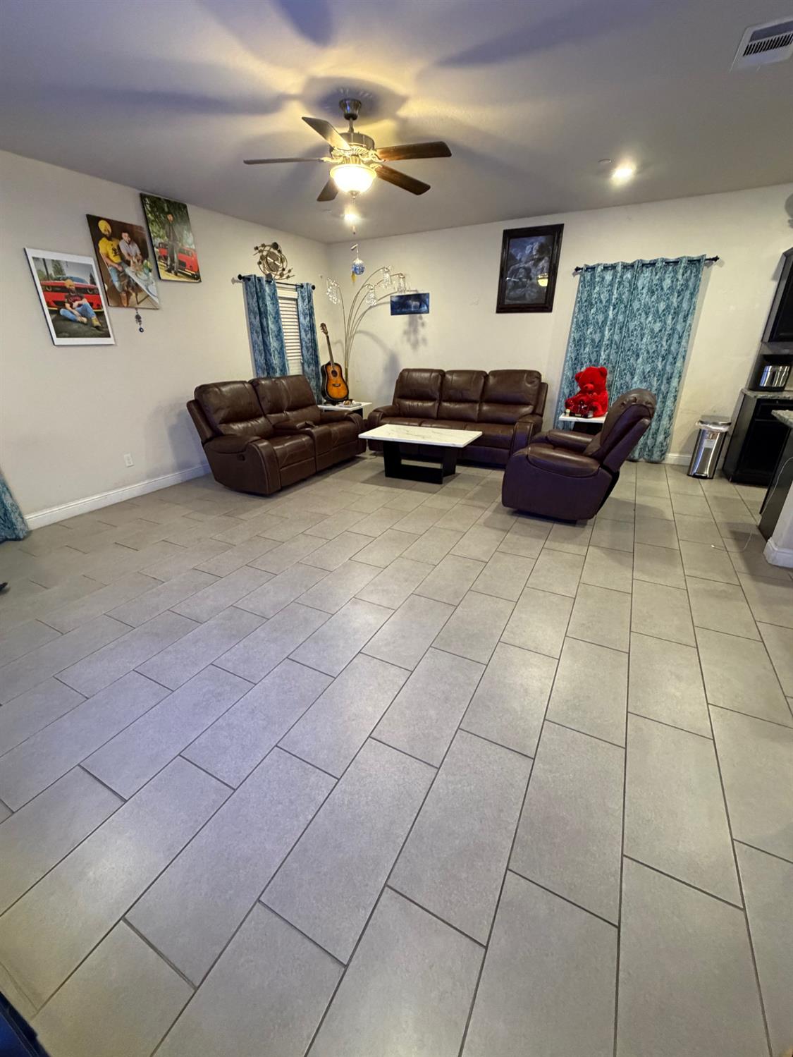 1616 N Delbert Ave, Fresno, CA 93722