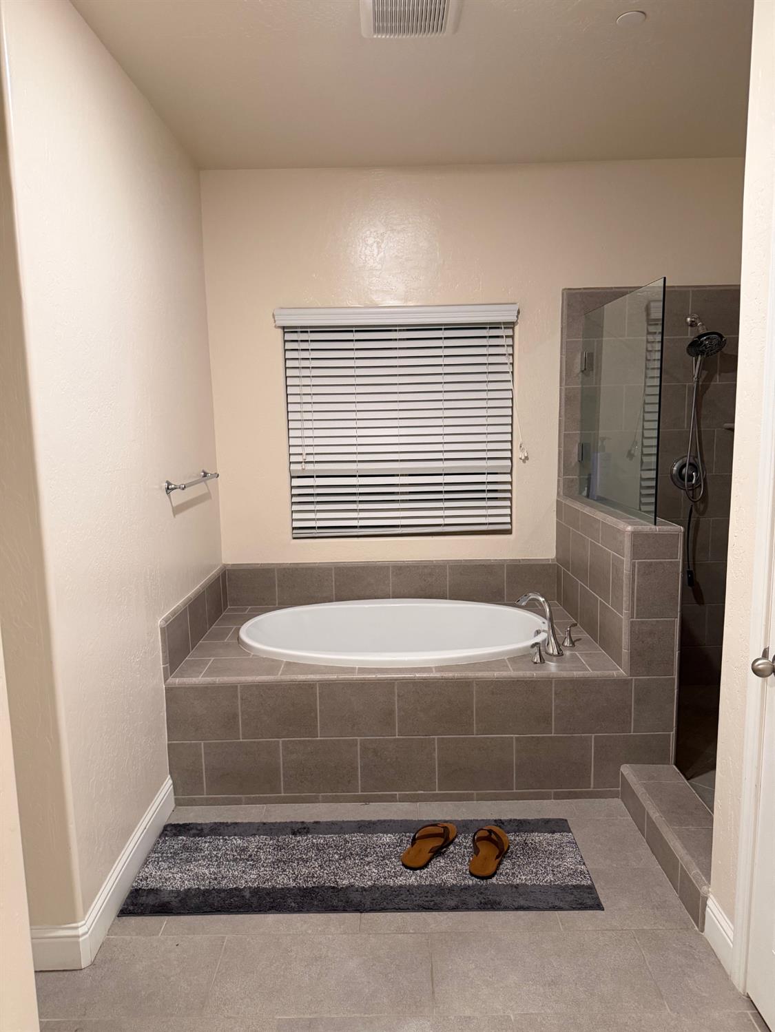 1616 N Delbert Ave, Fresno, CA 93722