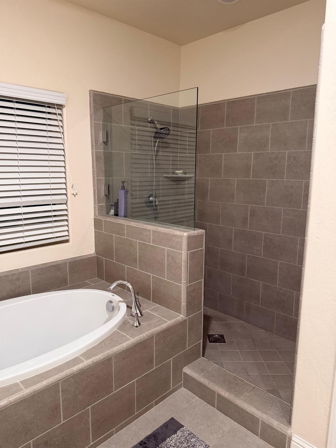 1616 N Delbert Ave, Fresno, CA 93722