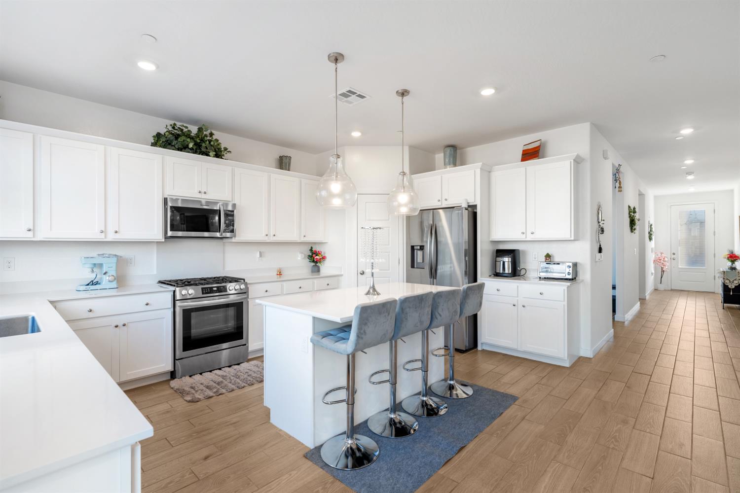 7020 W Holland Ave, Fresno, CA 93723