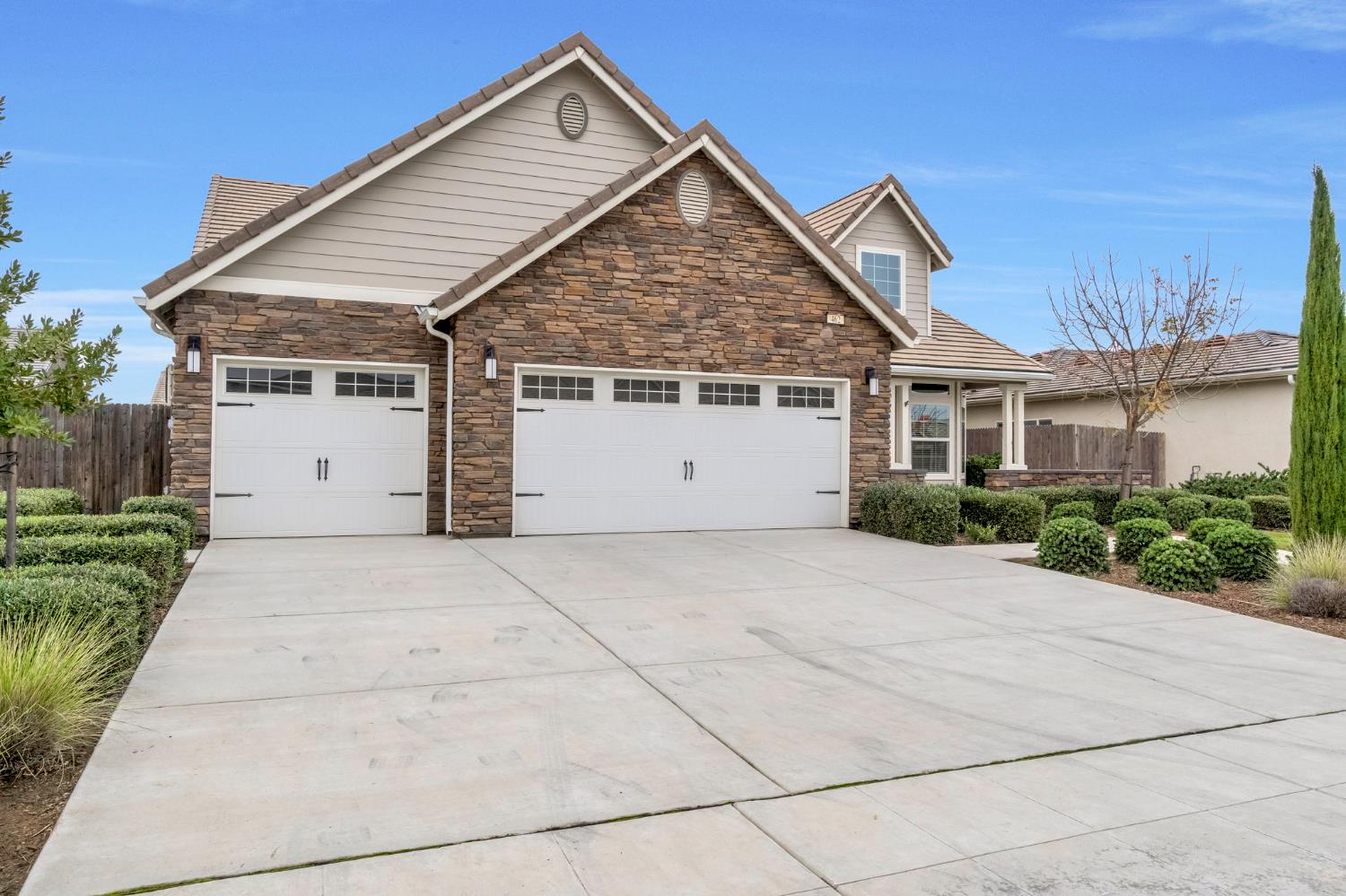 462 S Crescent Ln, Madera, CA 93636