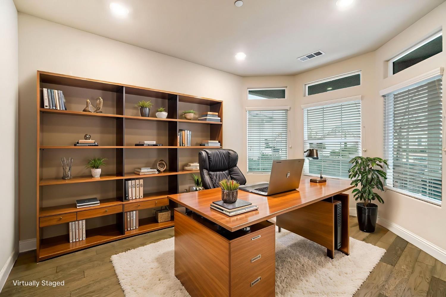 462 S Crescent Ln, Madera, CA 93636