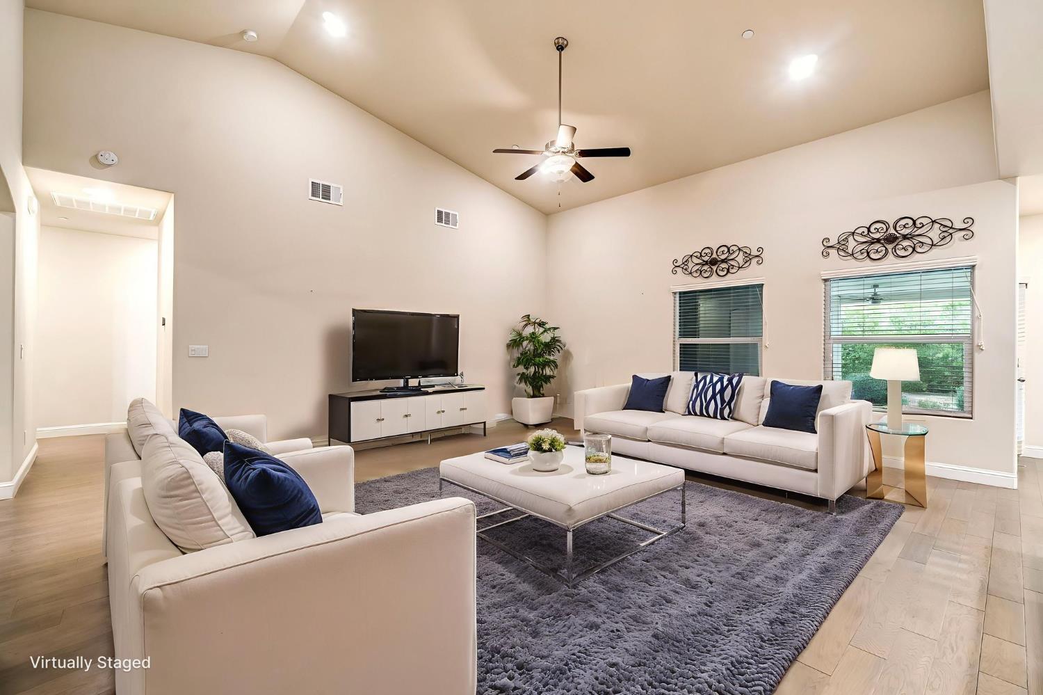 462 S Crescent Ln, Madera, CA 93636