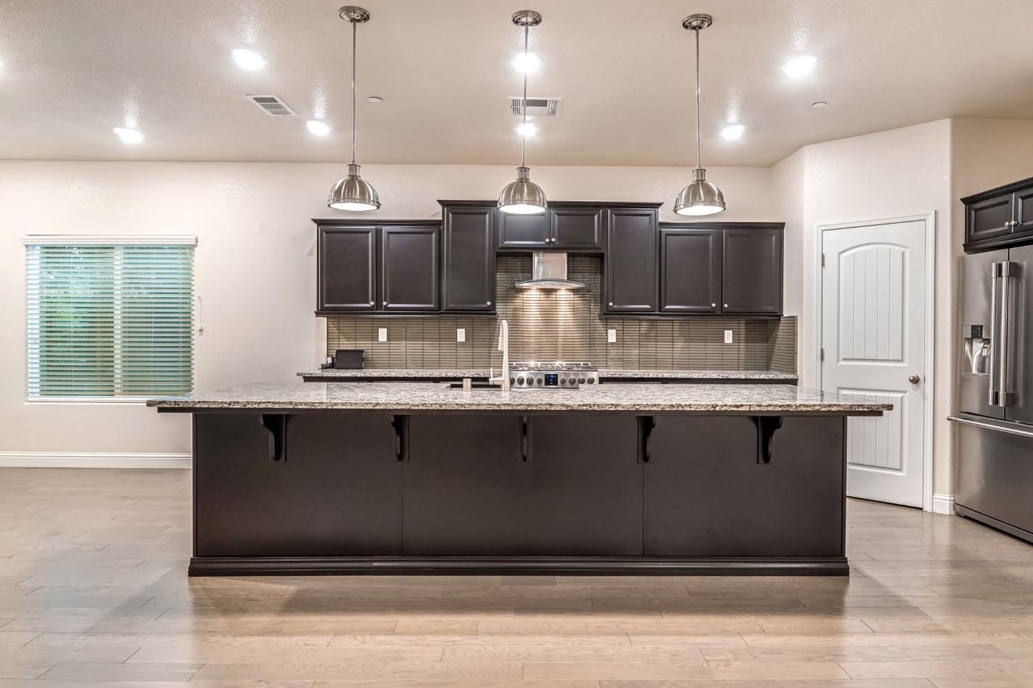 462 S Crescent Ln, Madera, CA 93636