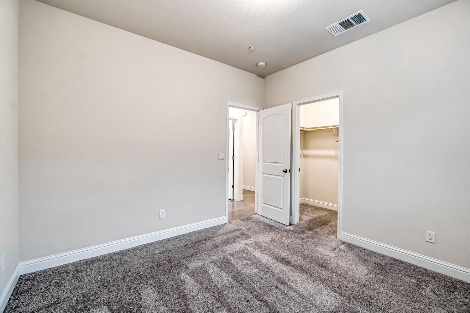 462 S Crescent Ln, Madera, CA 93636