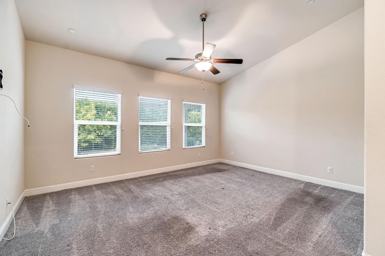 462 S Crescent Ln, Madera, CA 93636