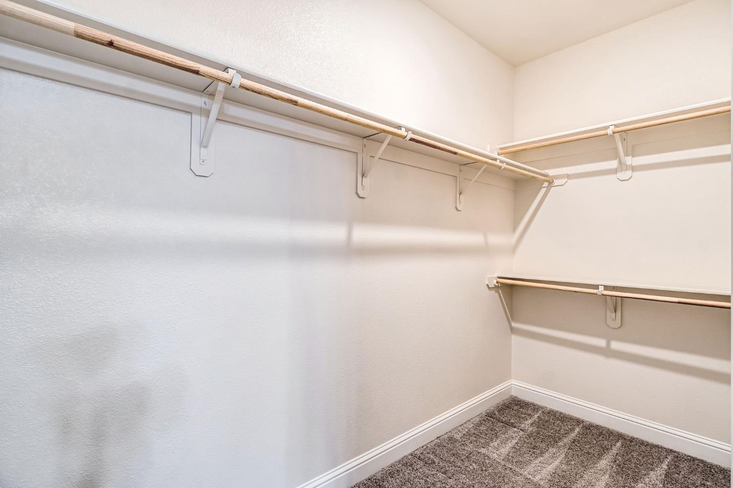 462 S Crescent Ln, Madera, CA 93636