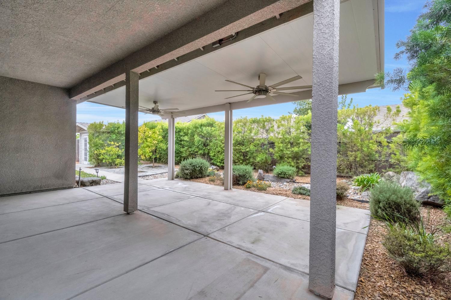 462 S Crescent Ln, Madera, CA 93636