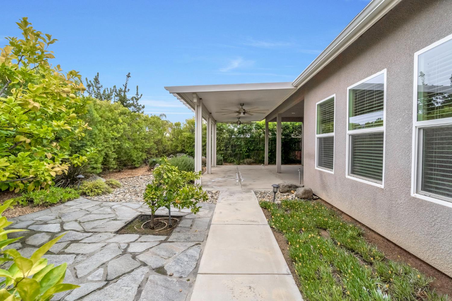 462 S Crescent Ln, Madera, CA 93636