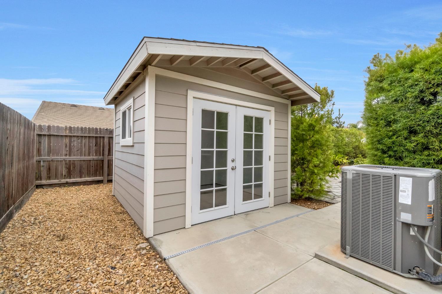 462 S Crescent Ln, Madera, CA 93636