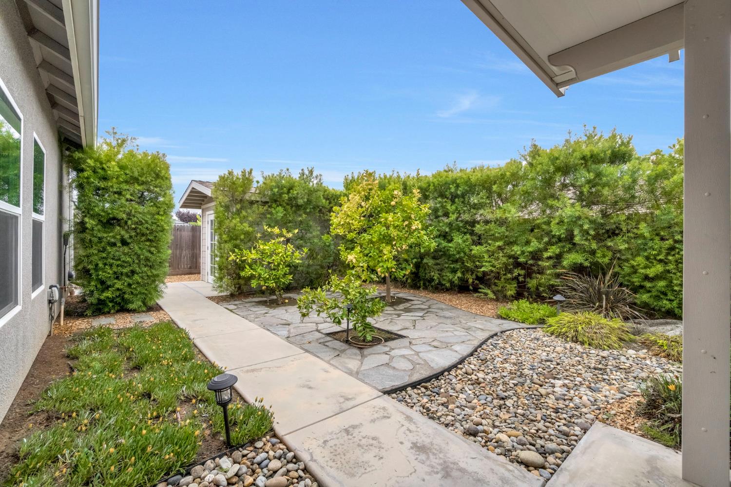 462 S Crescent Ln, Madera, CA 93636