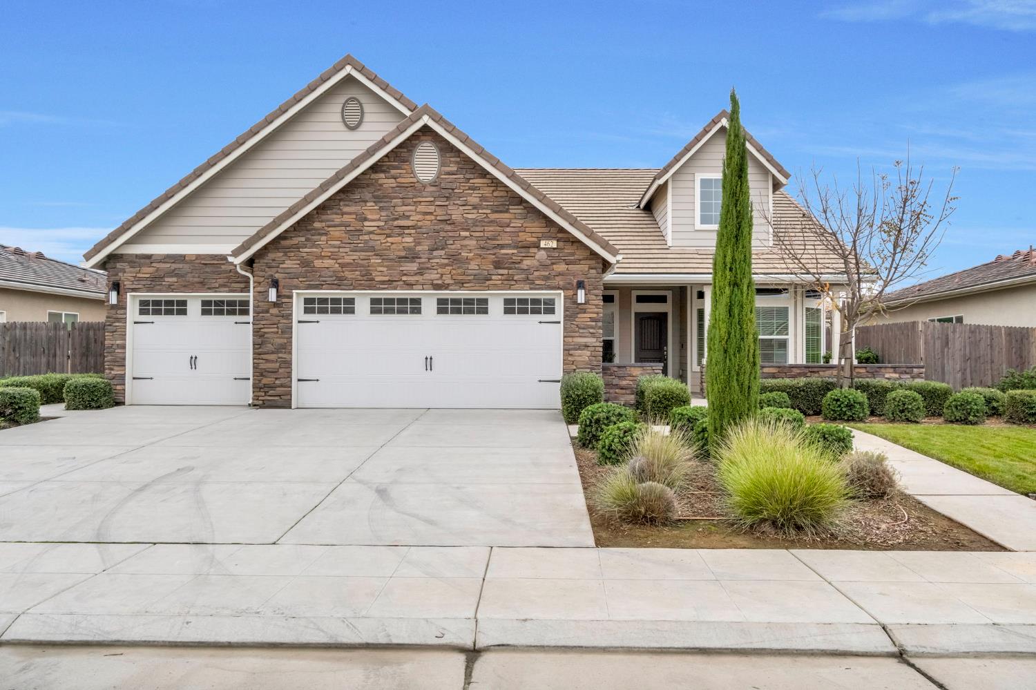 462 S Crescent Ln, Madera, CA 93636