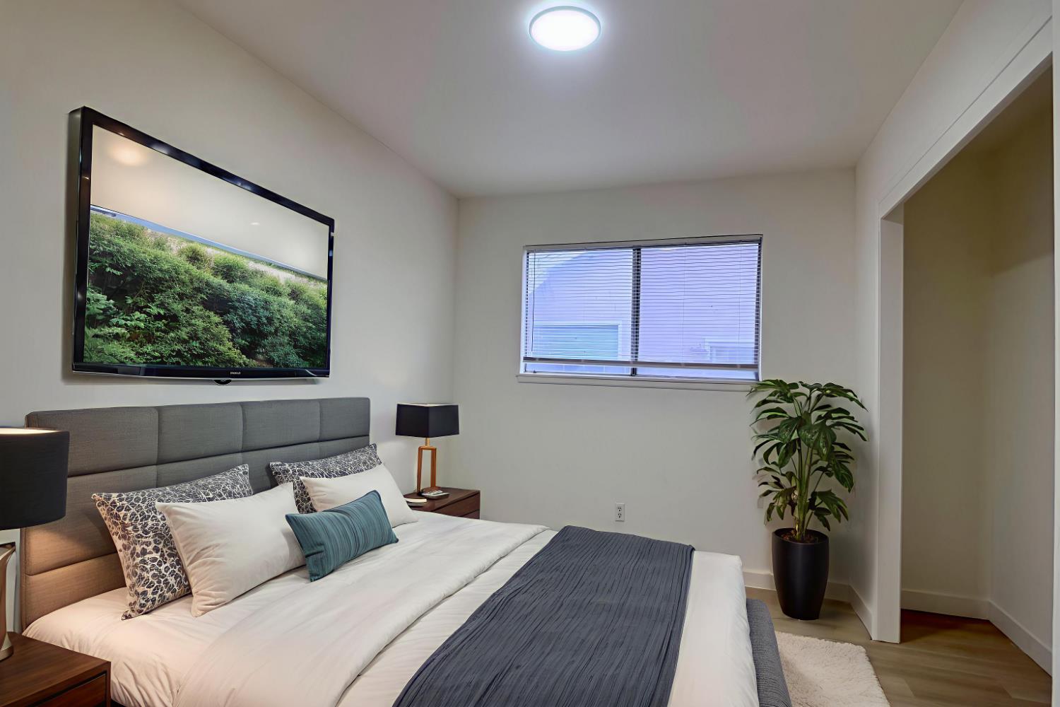 1478 E Magill Ave, Fresno, CA 93710