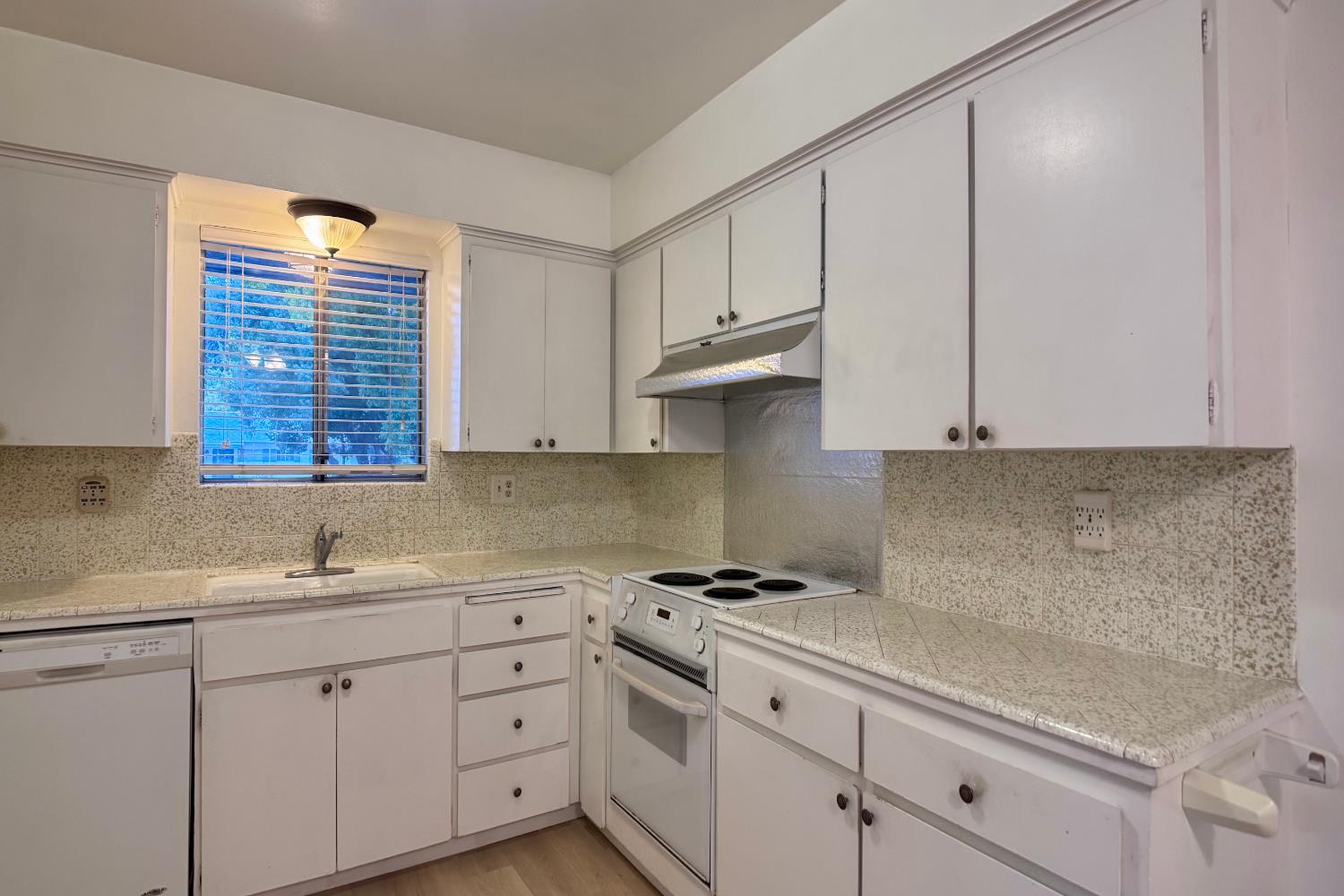 1478 E Magill Ave, Fresno, CA 93710