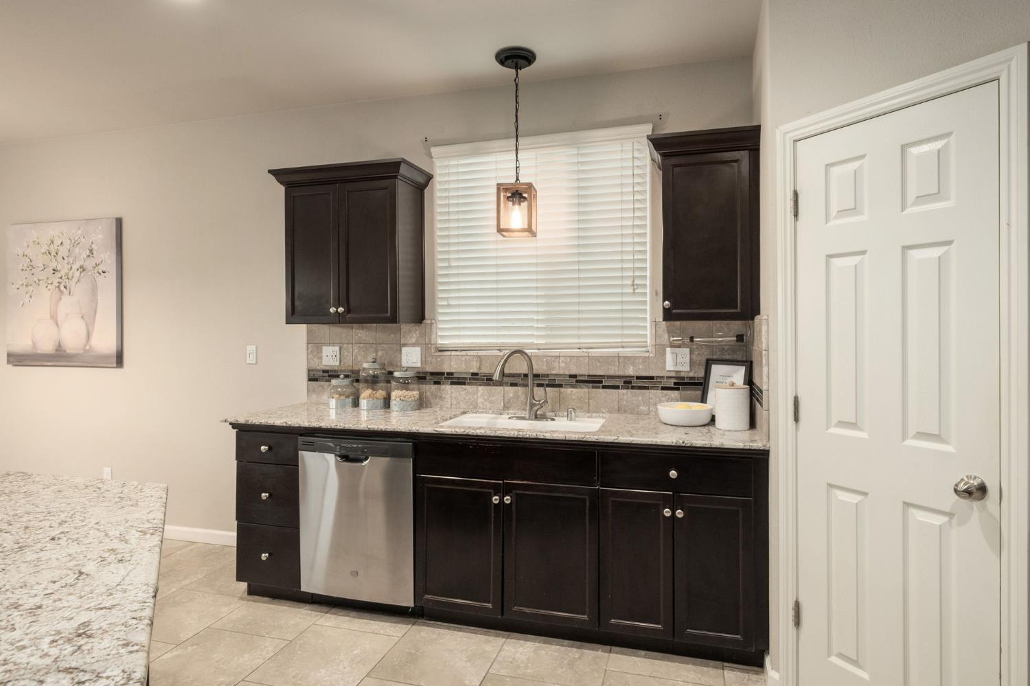 3448 El Molino Ave, Clovis, CA 93619