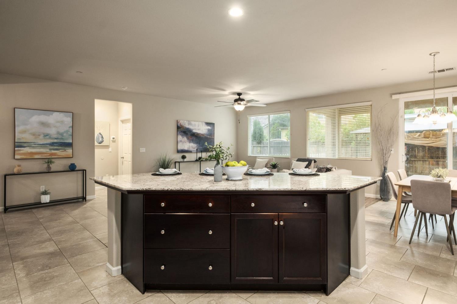 3448 El Molino Ave, Clovis, CA 93619