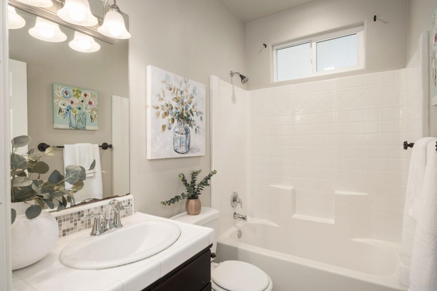 3448 El Molino Ave, Clovis, CA 93619