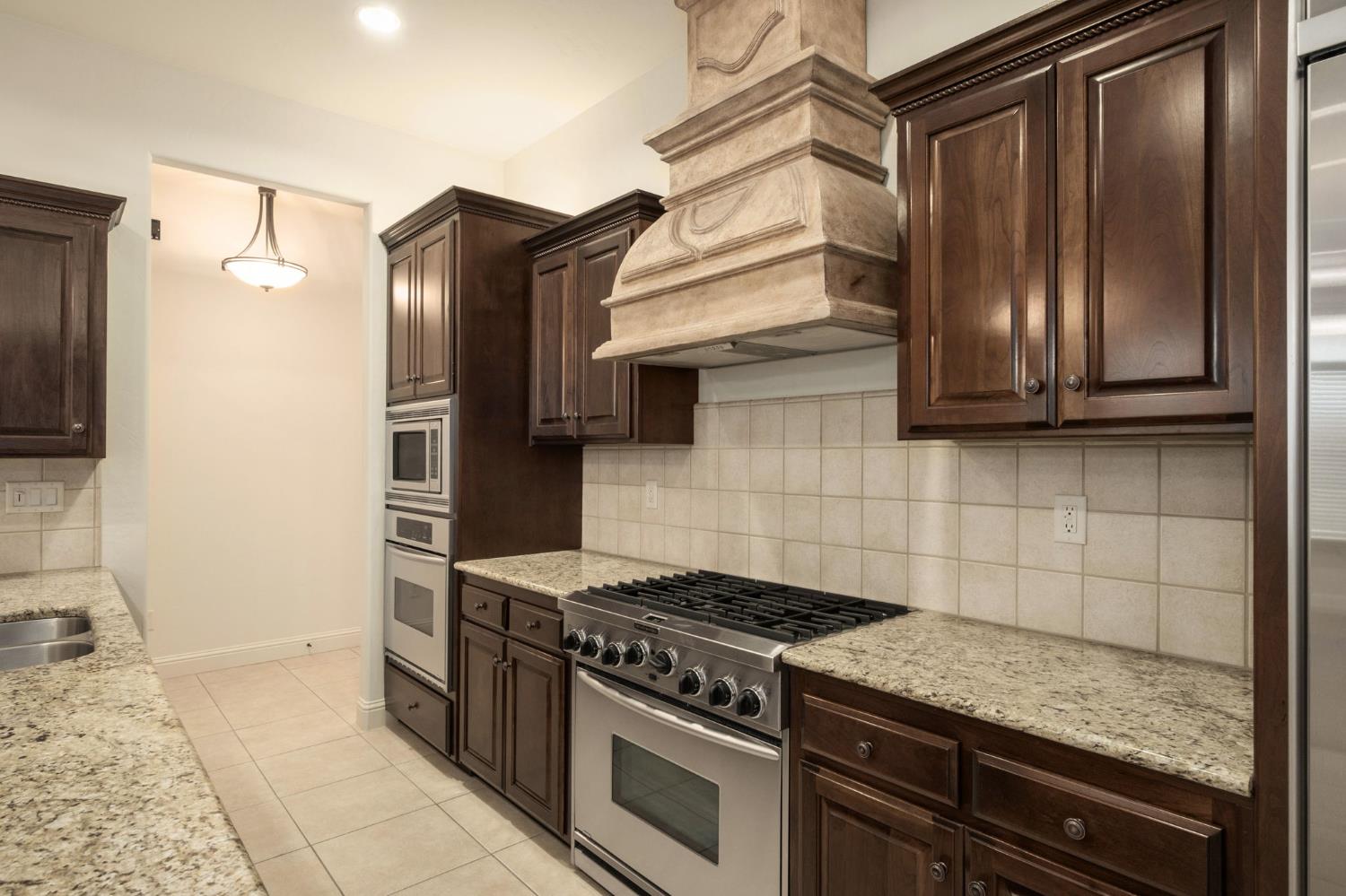 11348 N Via Montessori Dr, Fresno, CA 93730