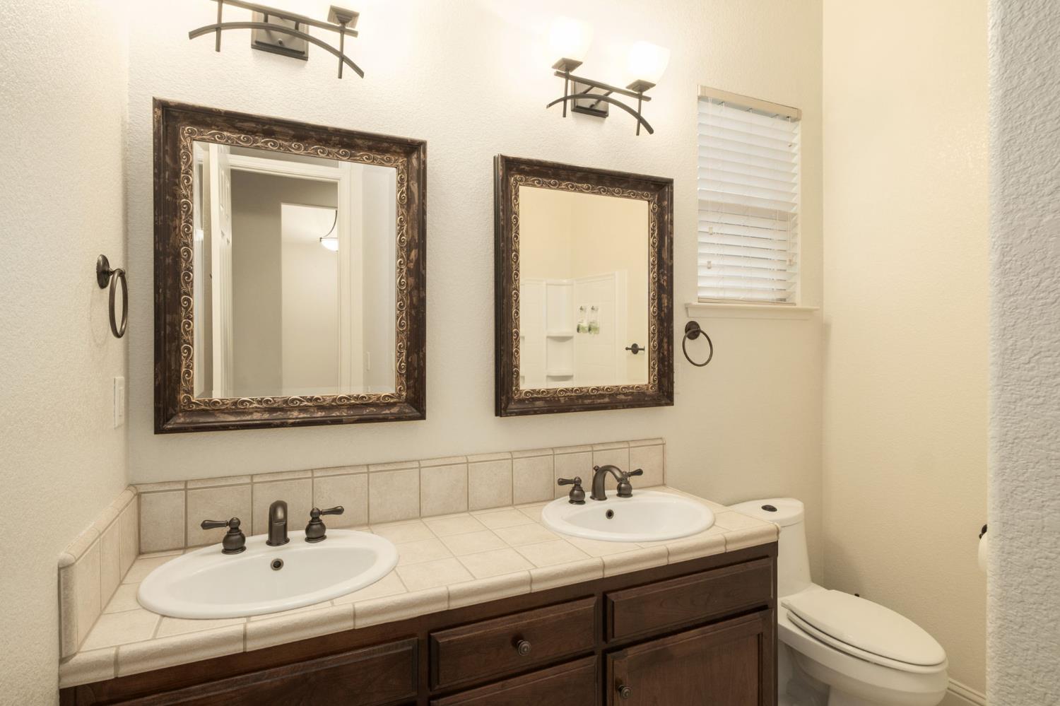 11348 N Via Montessori Dr, Fresno, CA 93730