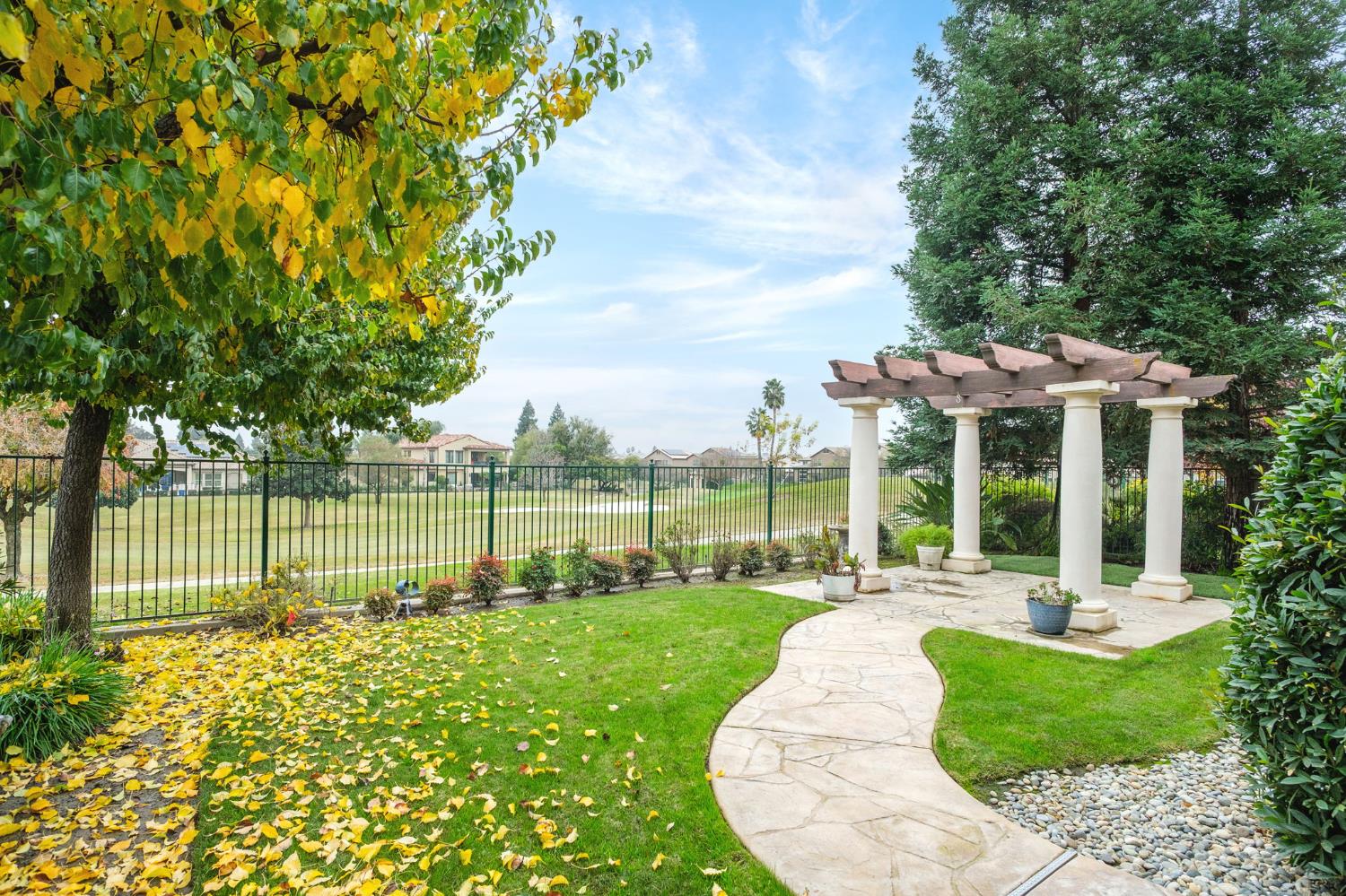 11348 N Via Montessori Dr, Fresno, CA 93730