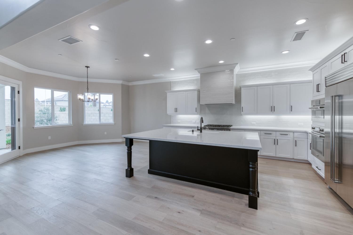 11637 N Trevino Ln, Fresno, CA 93730