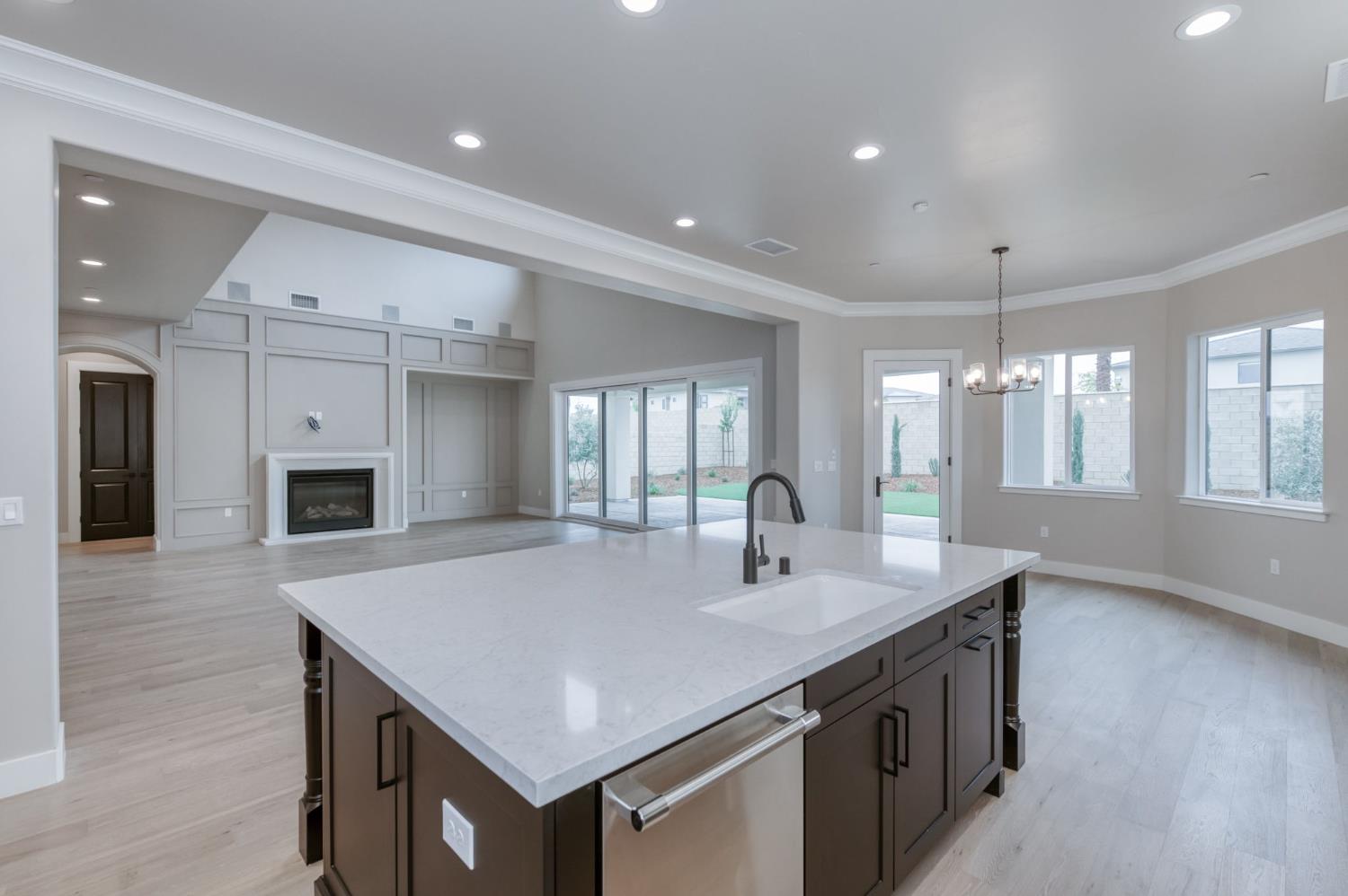 11637 N Trevino Ln, Fresno, CA 93730