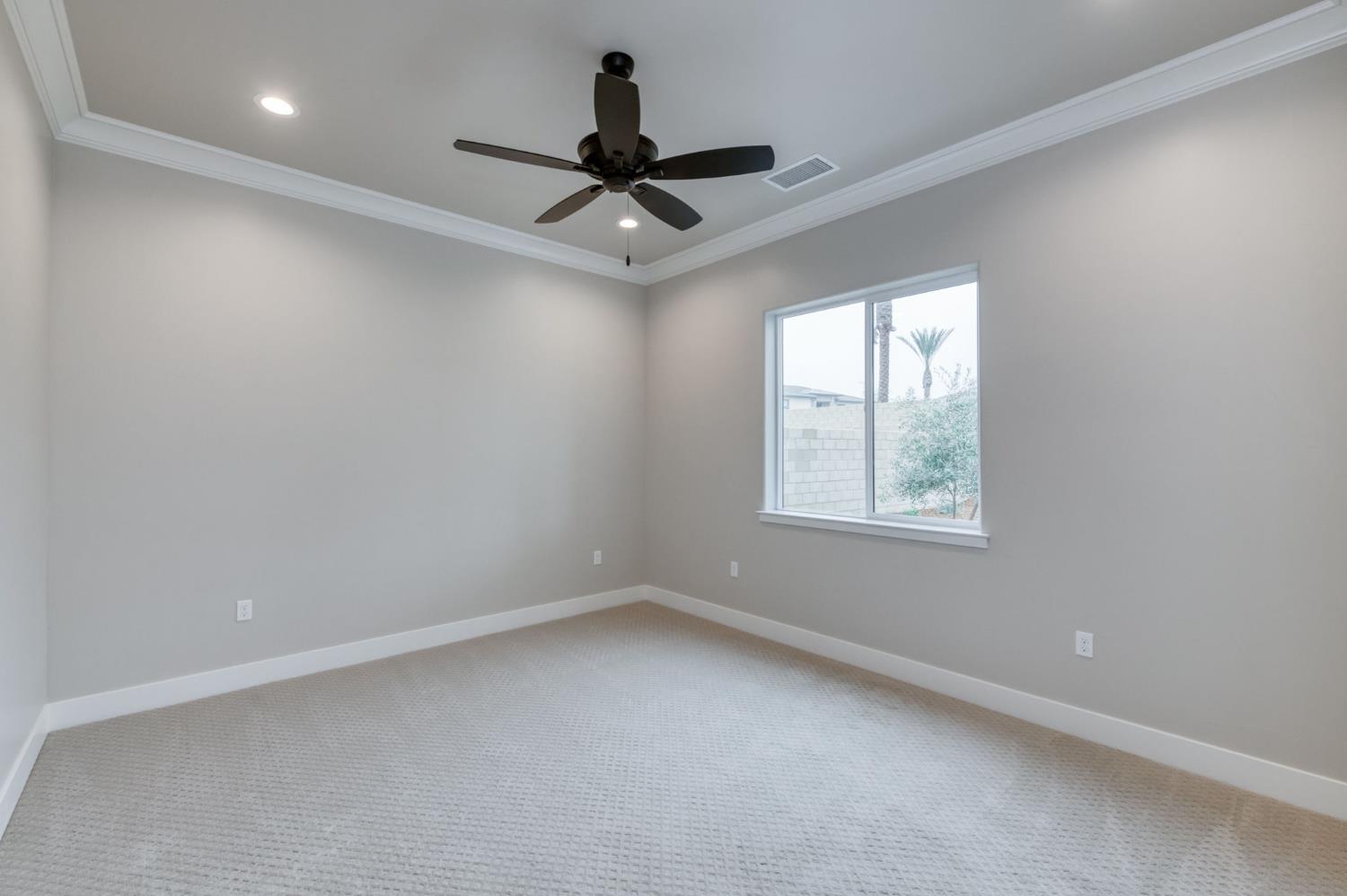 11637 N Trevino Ln, Fresno, CA 93730