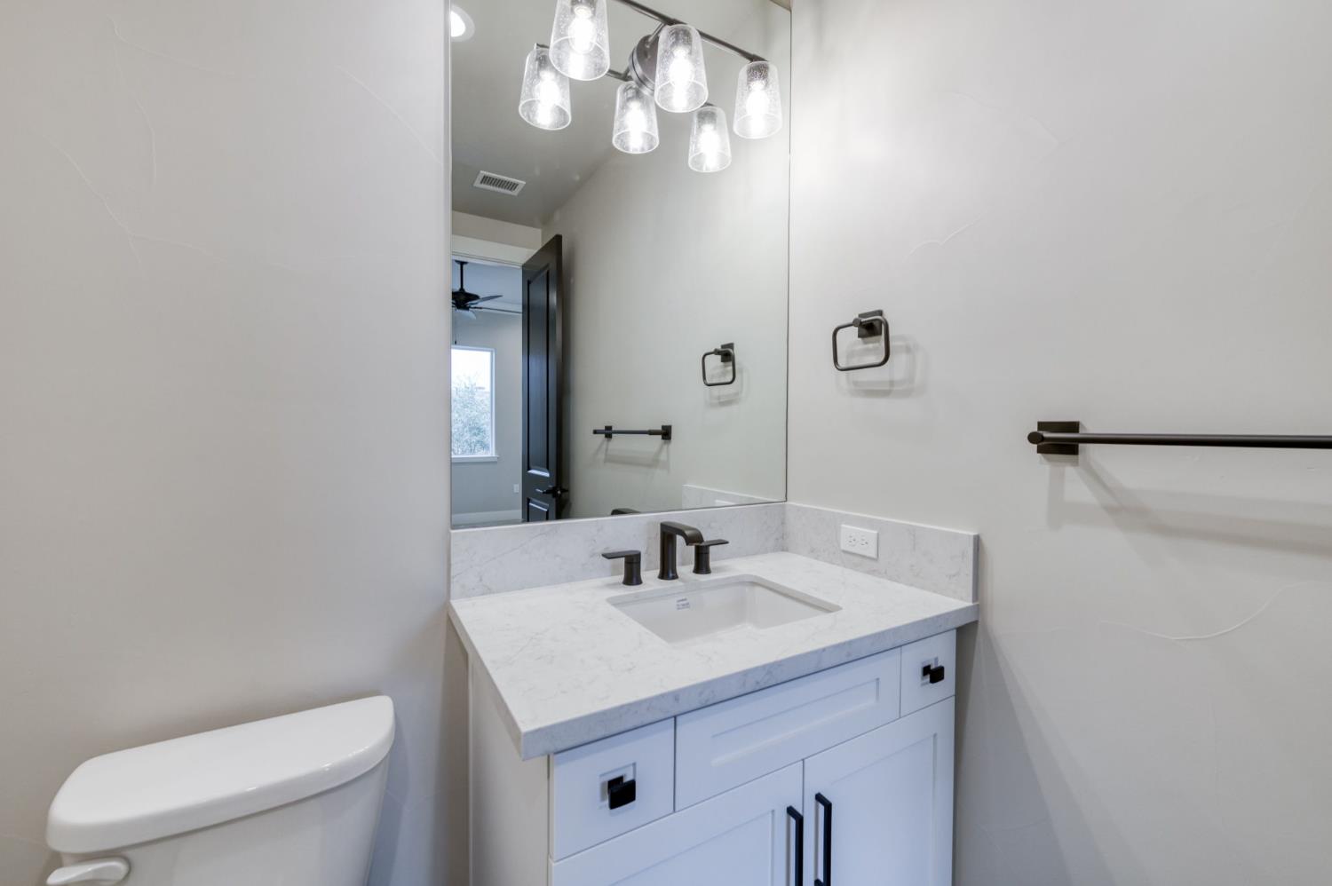 11637 N Trevino Ln, Fresno, CA 93730