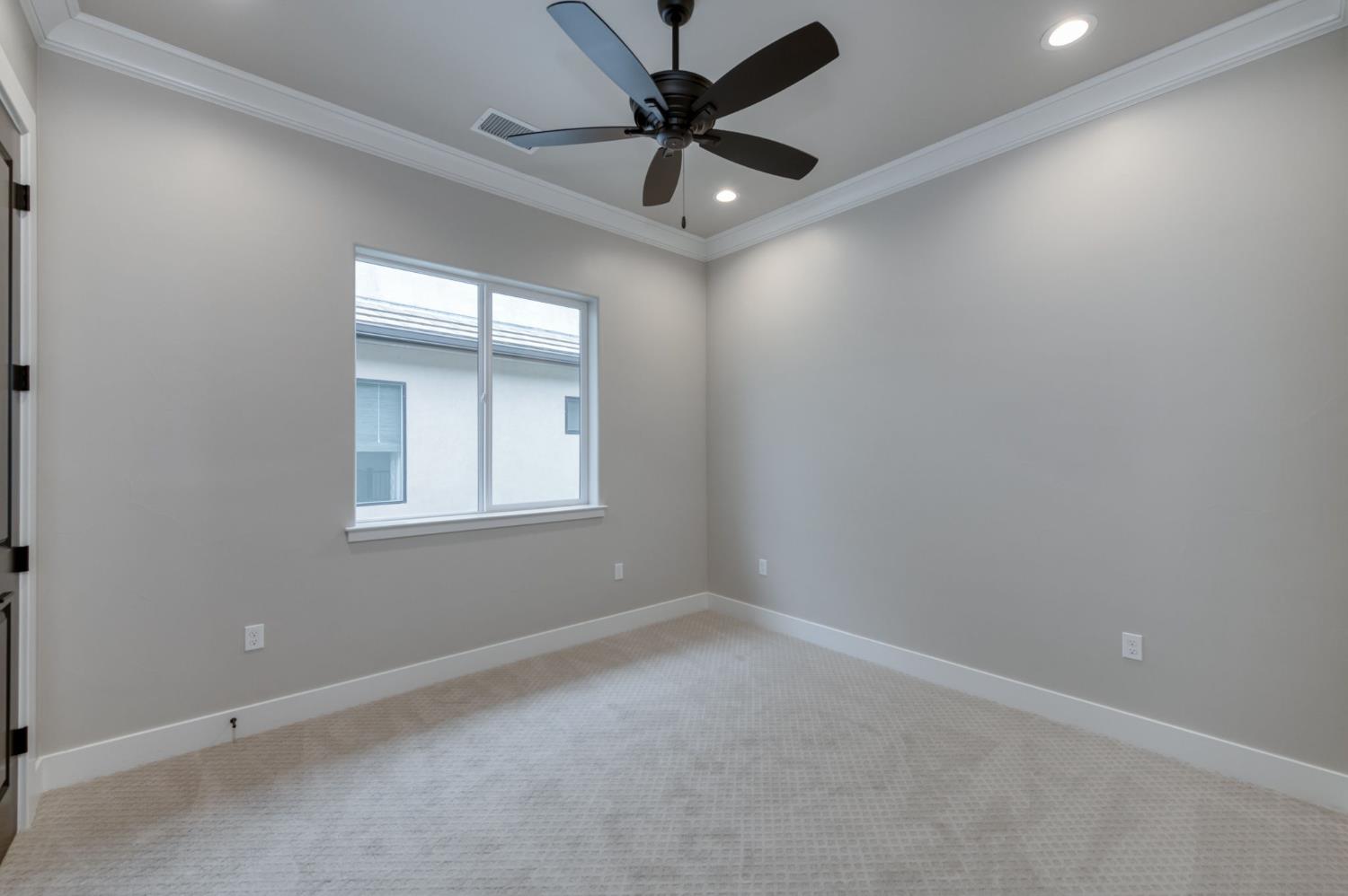 11637 N Trevino Ln, Fresno, CA 93730