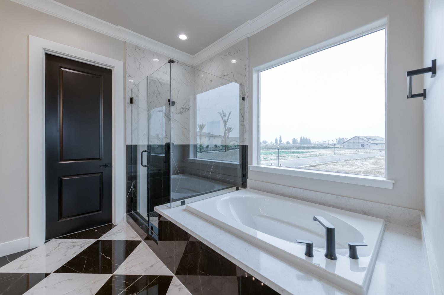 11637 N Trevino Ln, Fresno, CA 93730