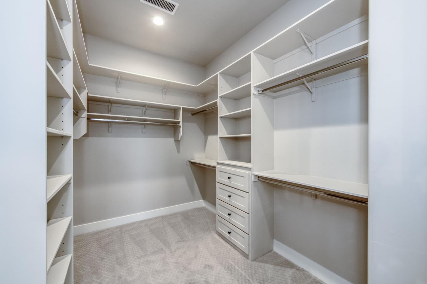 11637 N Trevino Ln, Fresno, CA 93730