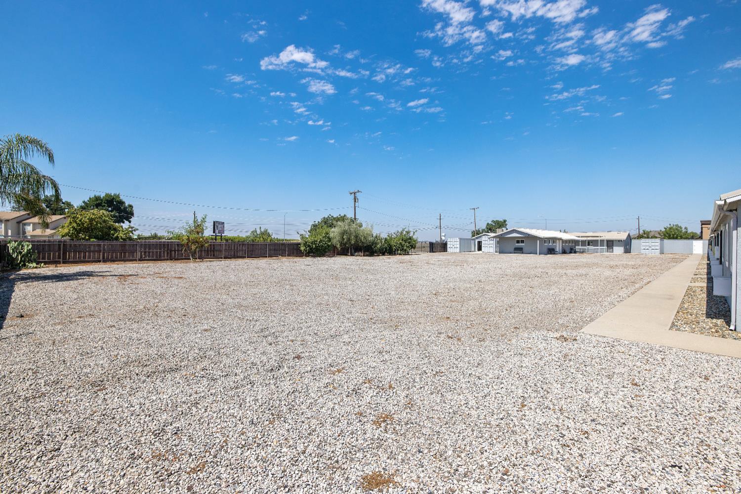 638 W Kern, Dinuba, CA 93618