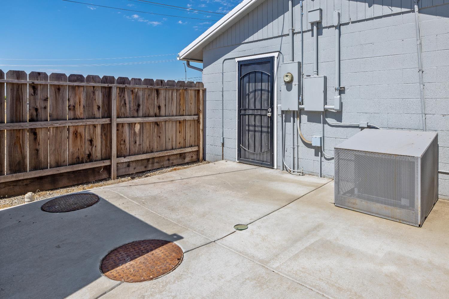 638 W Kern, Dinuba, CA 93618