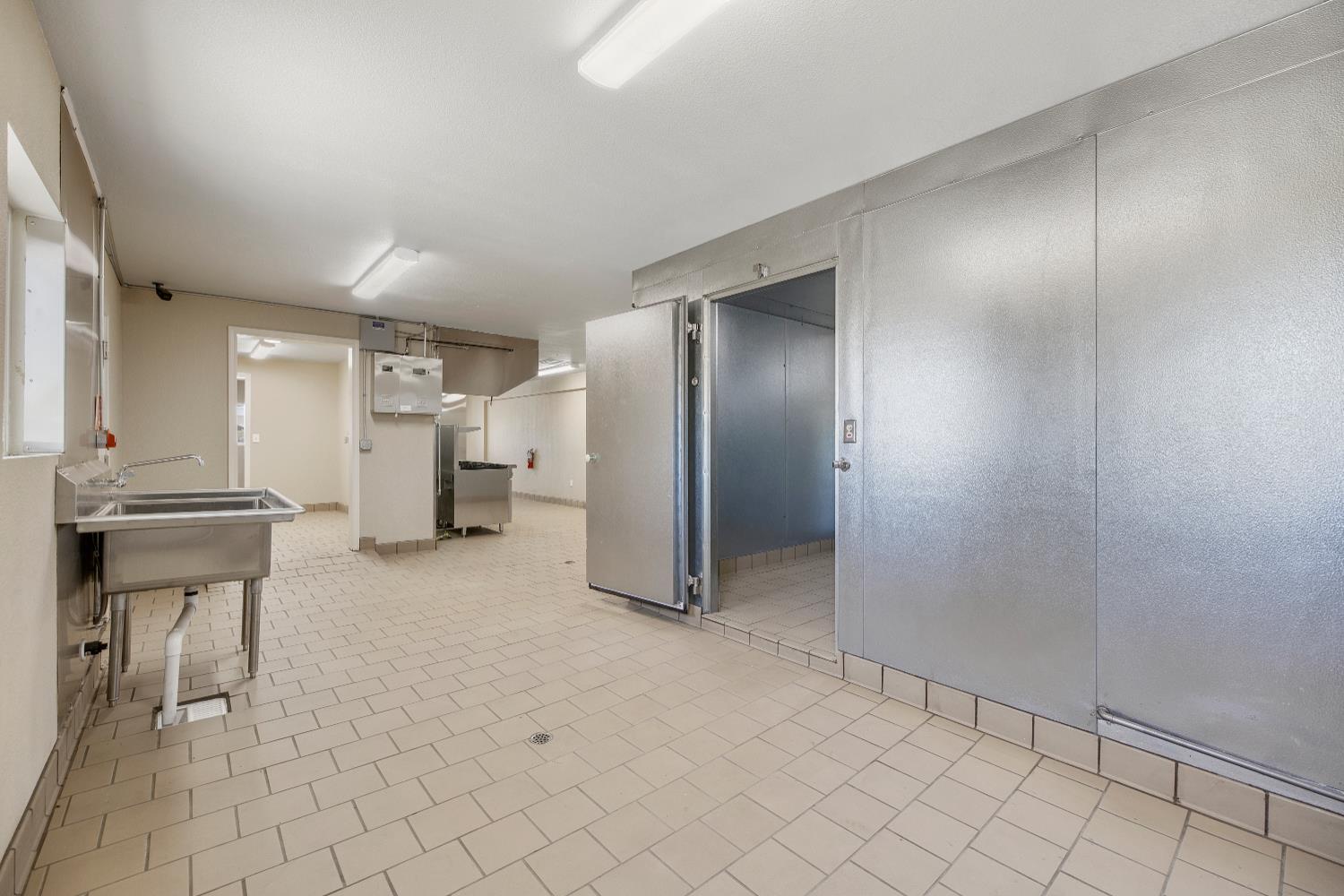 638 W Kern, Dinuba, CA 93618