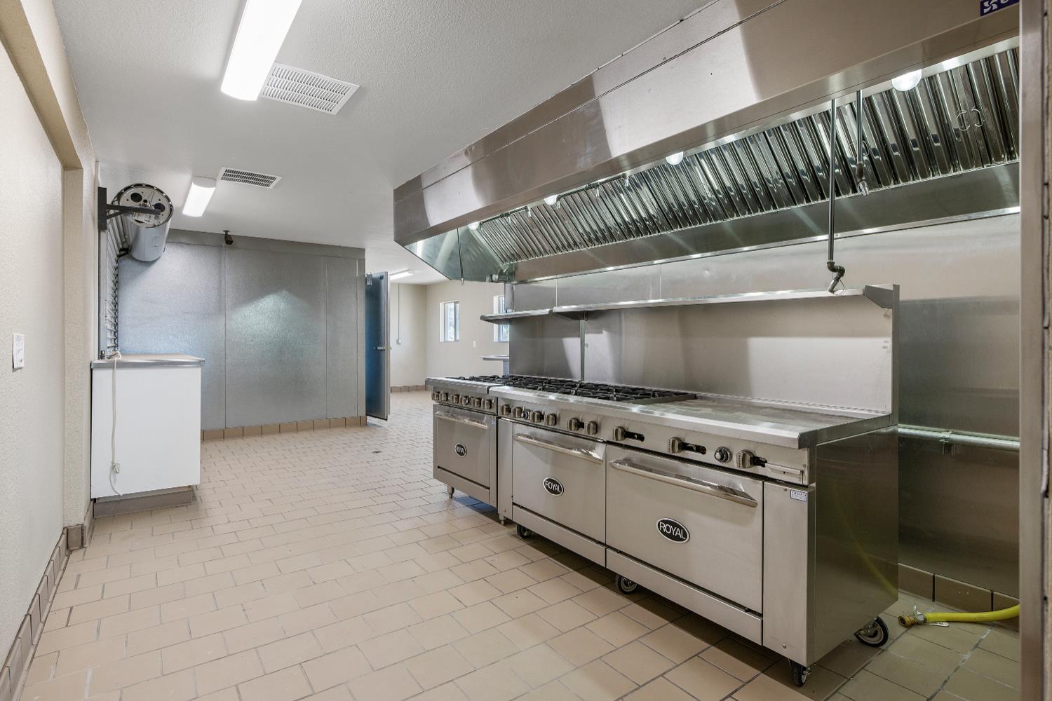 638 W Kern, Dinuba, CA 93618