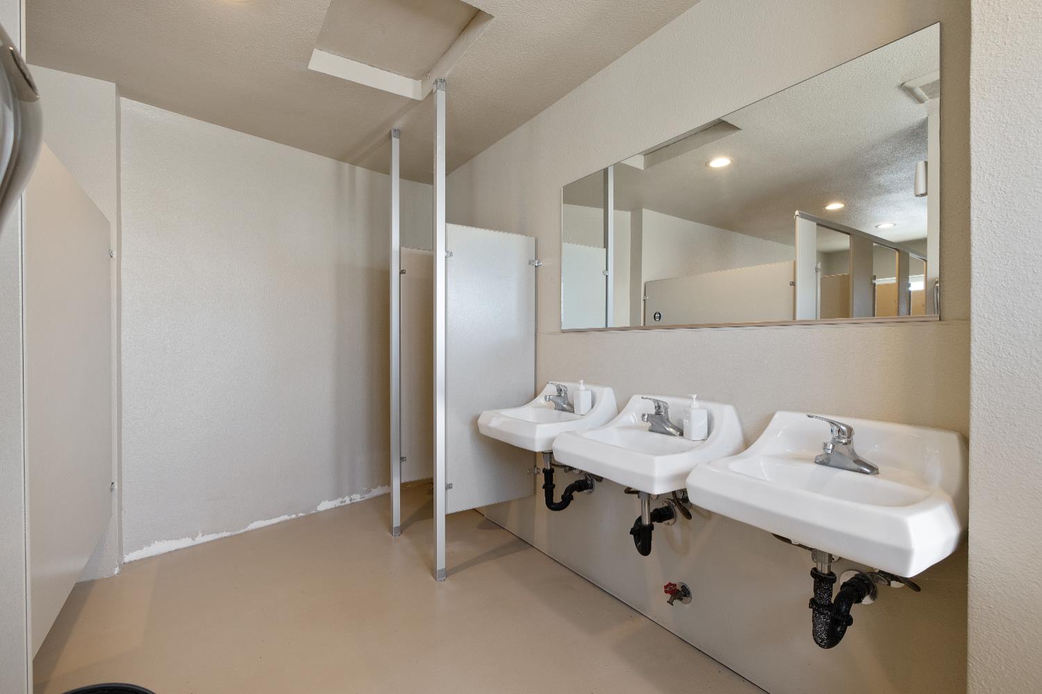 638 W Kern, Dinuba, CA 93618