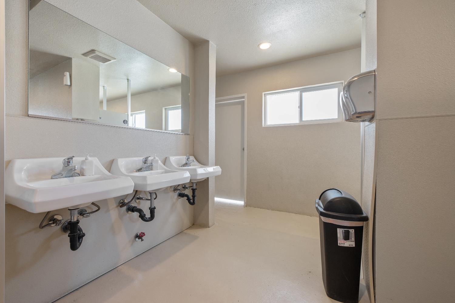 638 W Kern, Dinuba, CA 93618