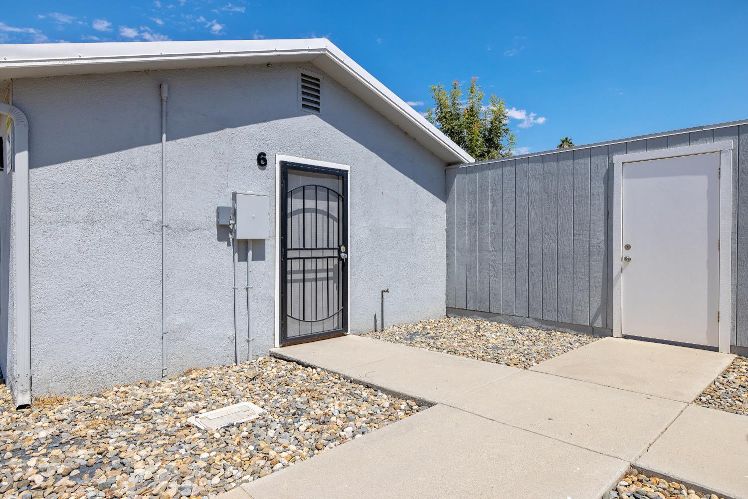 638 W Kern, Dinuba, CA 93618