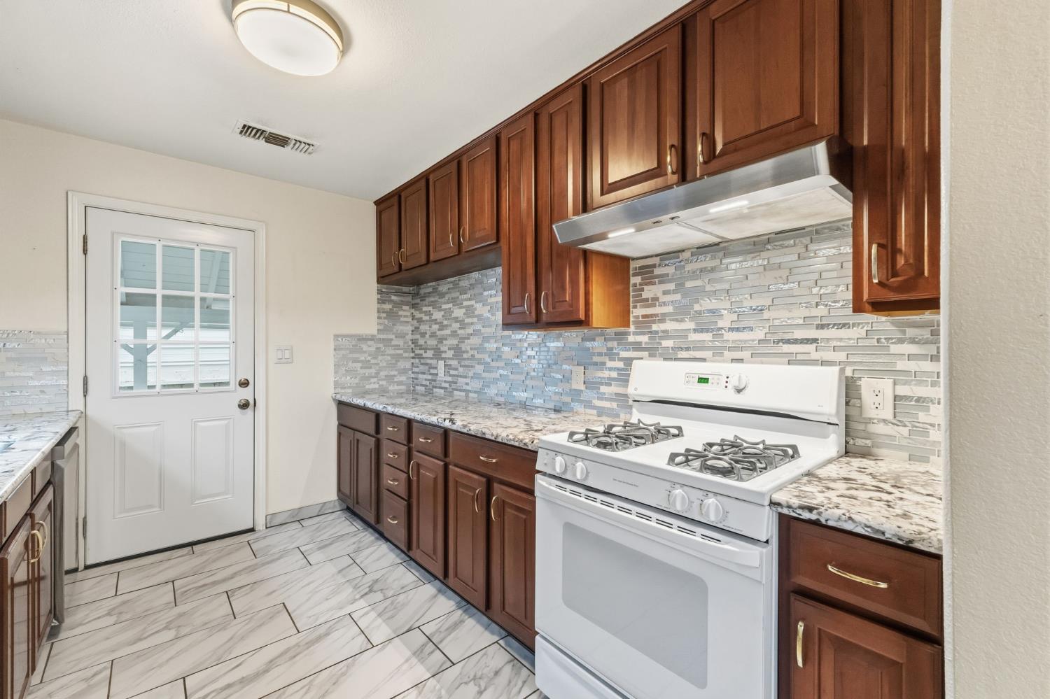 1329 E Princeton Ave, Fresno, CA 93704