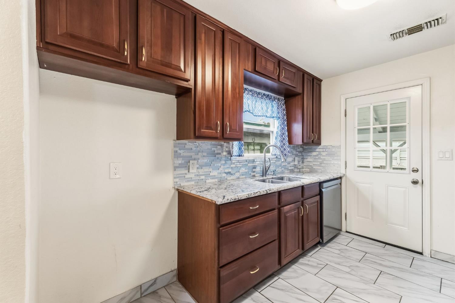 1329 E Princeton Ave, Fresno, CA 93704