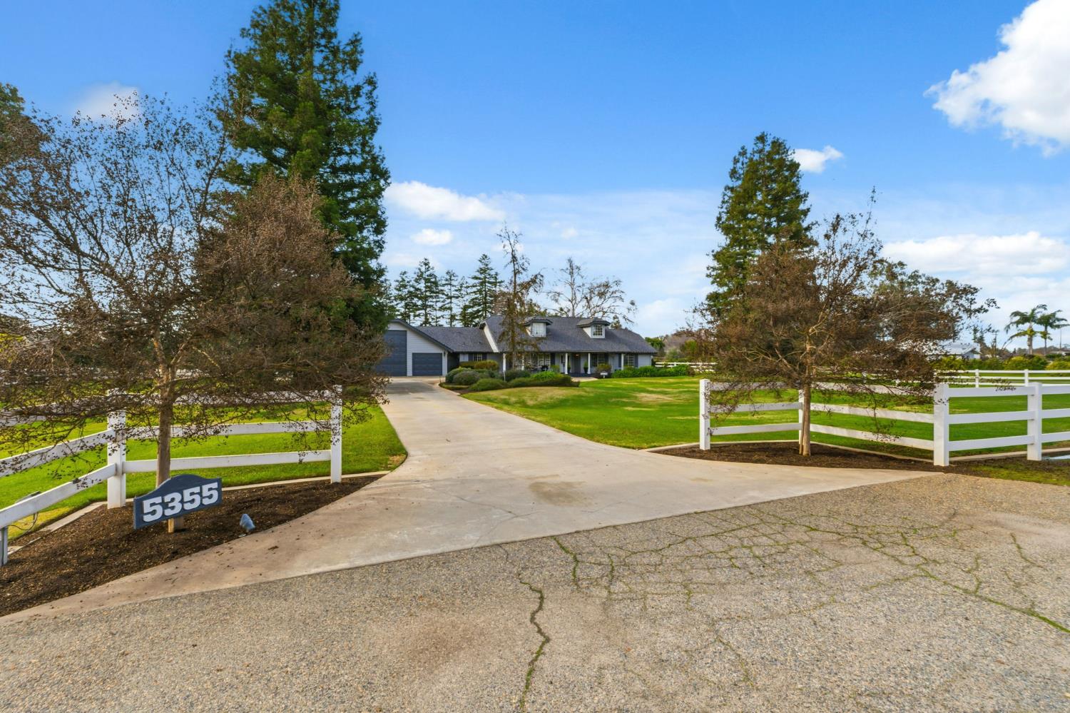 5355 Poinsetta Ave, Clovis, CA 93619