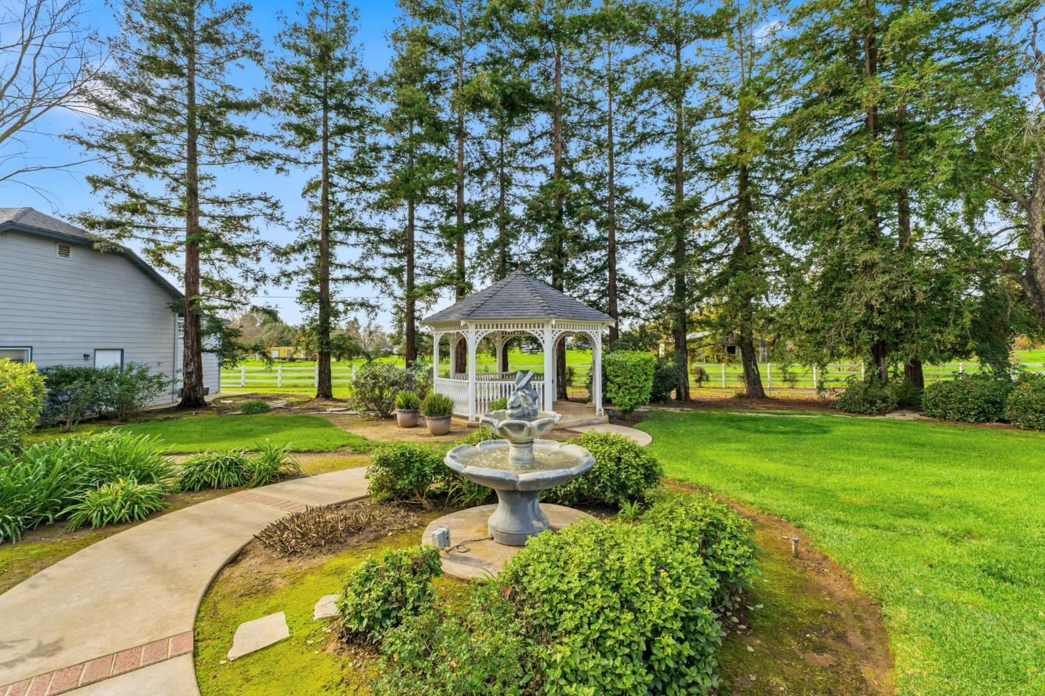 5355 Poinsetta Ave, Clovis, CA 93619