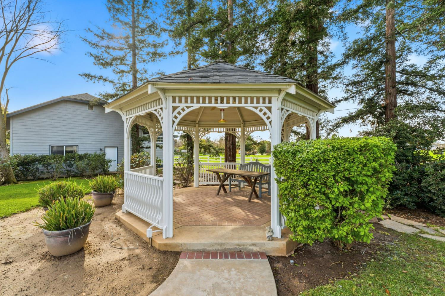 5355 Poinsetta Ave, Clovis, CA 93619