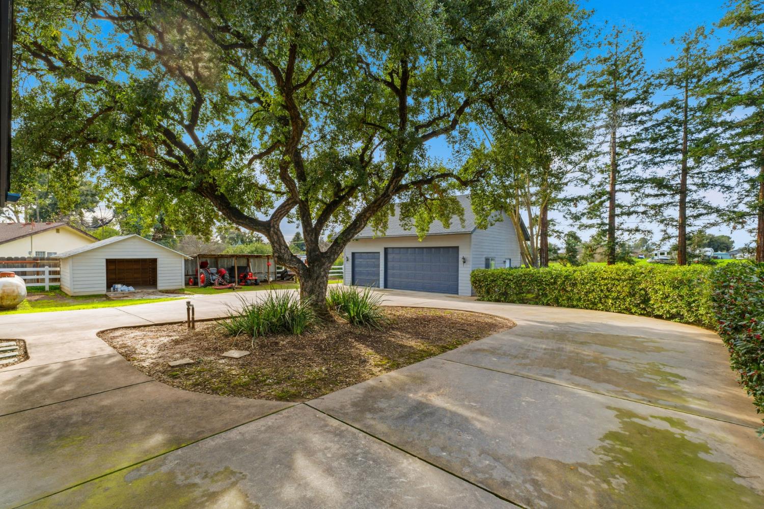 5355 Poinsetta Ave, Clovis, CA 93619