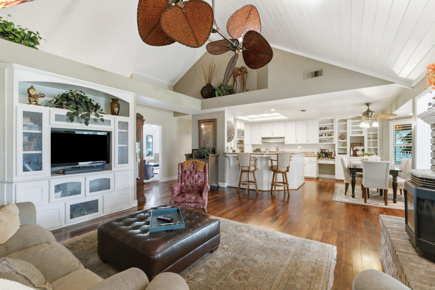 5355 Poinsetta Ave, Clovis, CA 93619