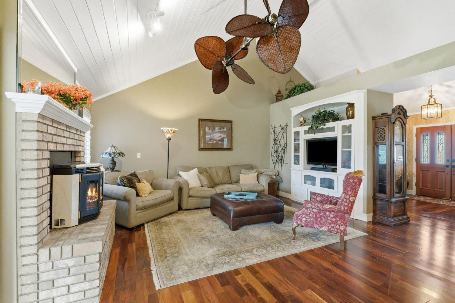 5355 Poinsetta Ave, Clovis, CA 93619