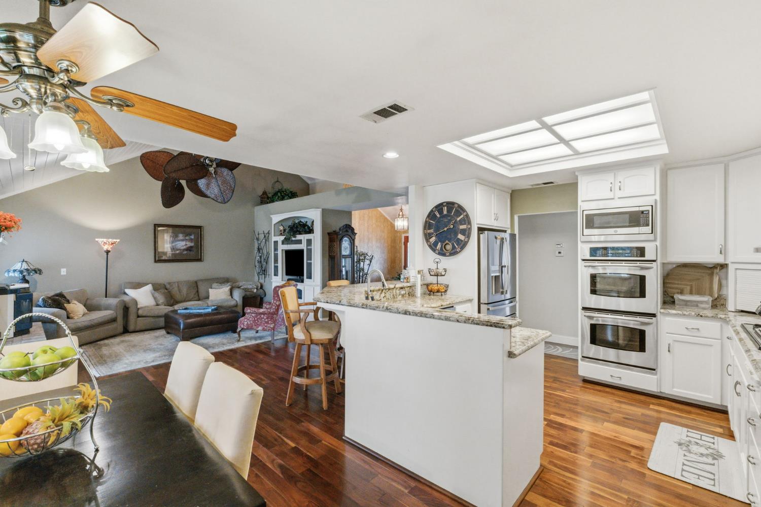 5355 Poinsetta Ave, Clovis, CA 93619