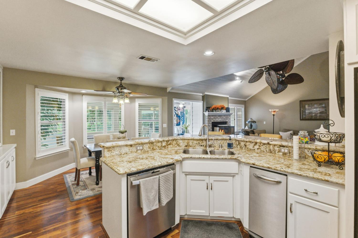 5355 Poinsetta Ave, Clovis, CA 93619