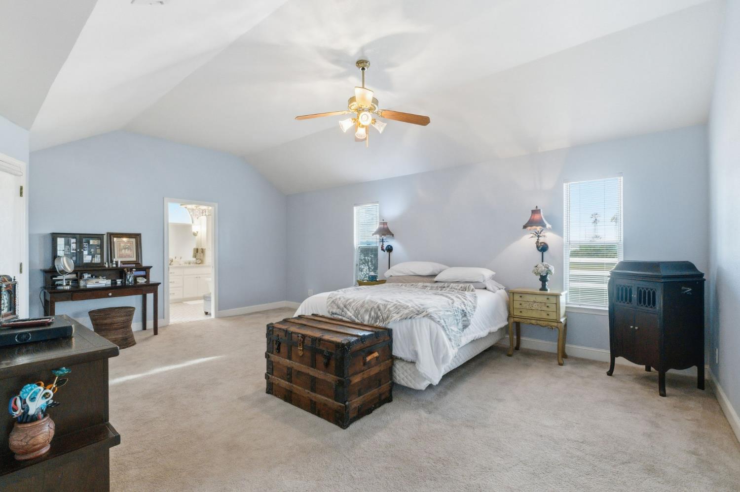 5355 Poinsetta Ave, Clovis, CA 93619